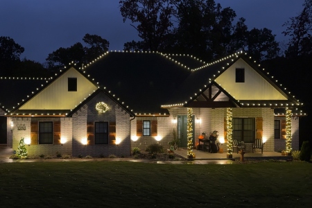 How to Choose the Perfect Holiday Lighting Design for Your Home